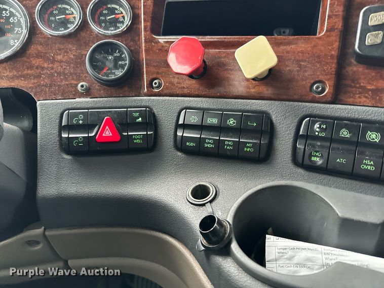 image for item NN9474 2012 Freightliner  Cascadia semi truck