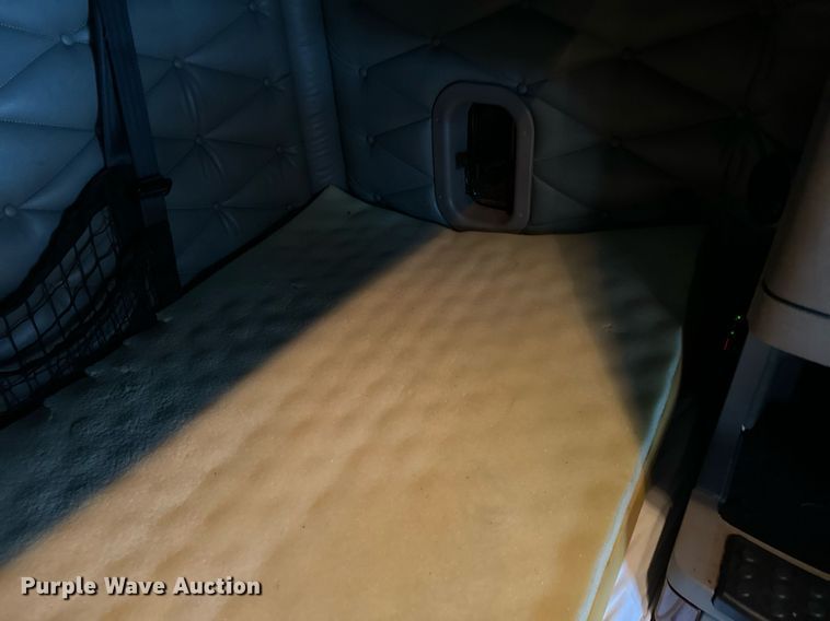 image for item NN9474 2012 Freightliner  Cascadia semi truck