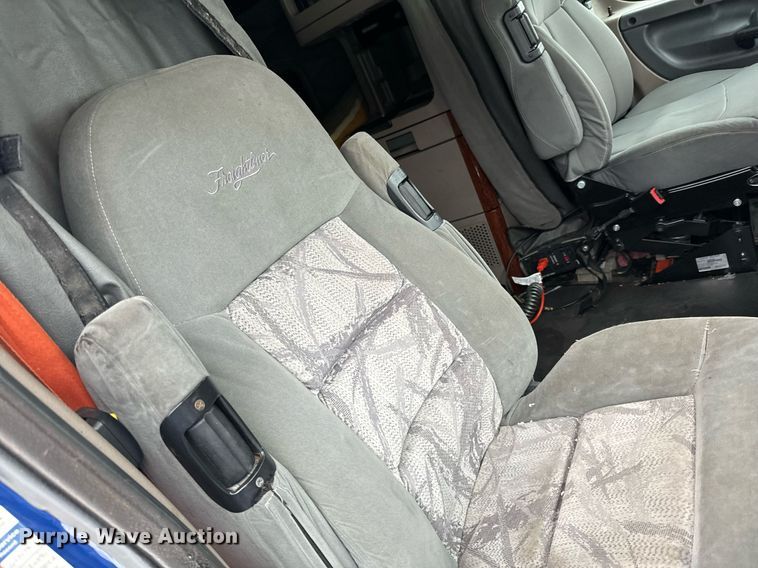 image for item NN9474 2012 Freightliner  Cascadia semi truck