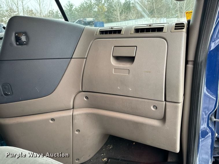 image for item NN9474 2012 Freightliner  Cascadia semi truck