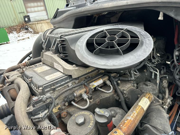 image for item NN9474 2012 Freightliner  Cascadia semi truck