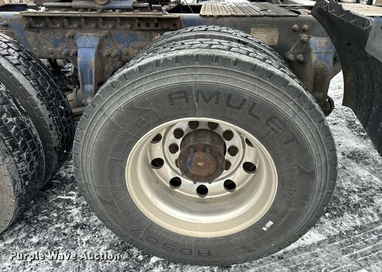 image for item NN9474 2012 Freightliner  Cascadia semi truck