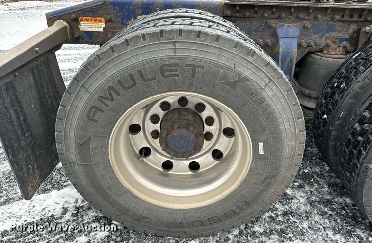 image for item NN9474 2012 Freightliner  Cascadia semi truck