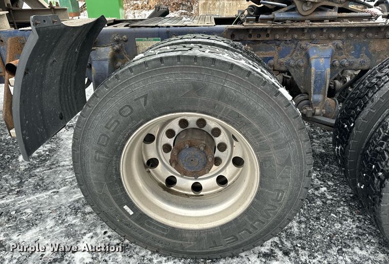 image for item NN9474 2012 Freightliner  Cascadia semi truck