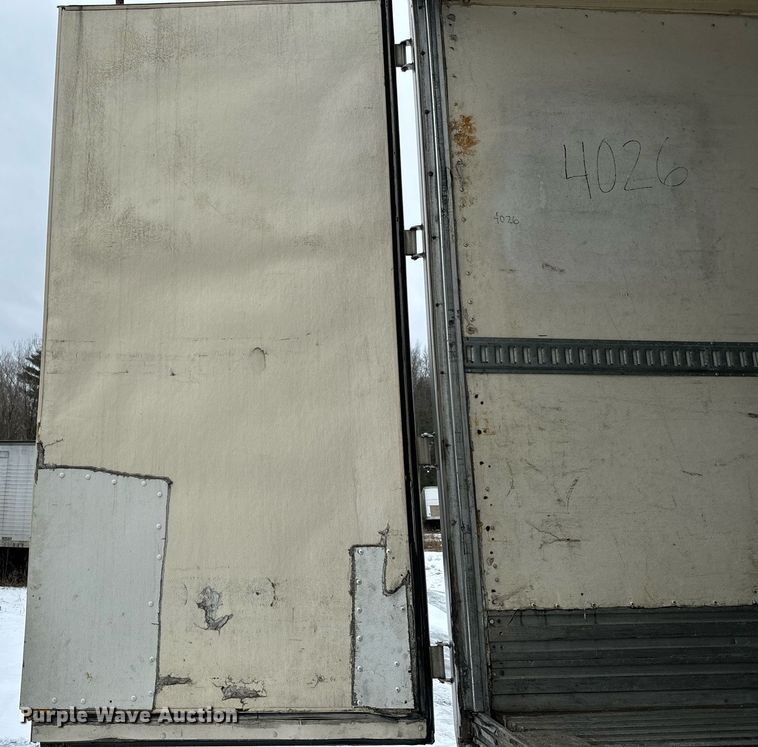 image for item NN9482 2004 Great Dane refrigerated van trailer