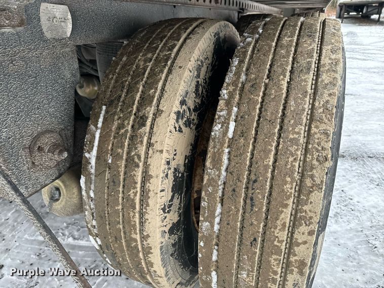 image for item NN9482 2004 Great Dane refrigerated van trailer