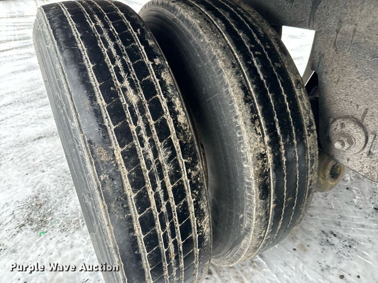 image for item NN9482 2004 Great Dane refrigerated van trailer