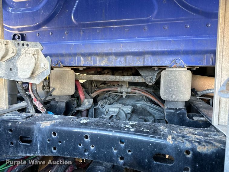 image for item NU9336 2015 Freightliner Cascadia Evolution 113 semi truck