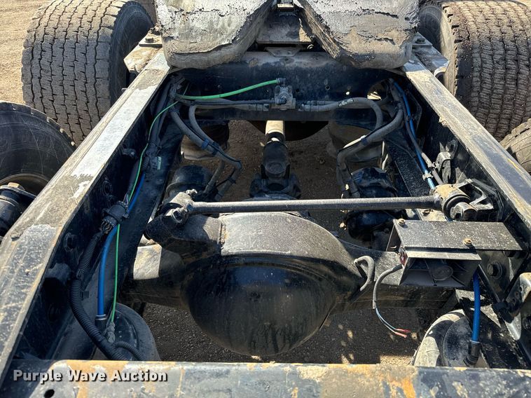 image for item NU9336 2015 Freightliner Cascadia Evolution 113 semi truck