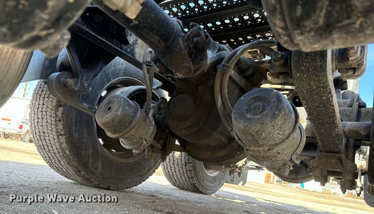 image for item NU9336 2015 Freightliner Cascadia Evolution 113 semi truck