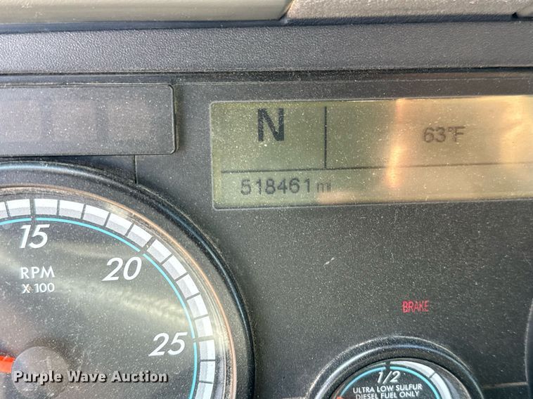 image for item NU9336 2015 Freightliner Cascadia Evolution 113 semi truck