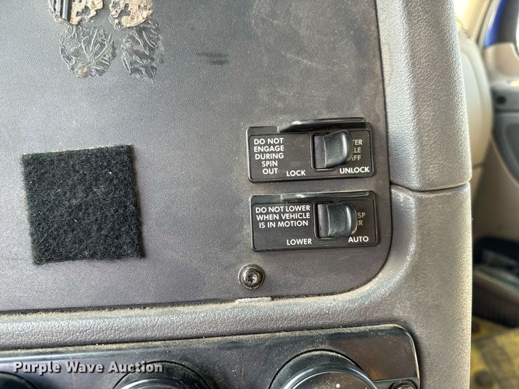 image for item NU9336 2015 Freightliner Cascadia Evolution 113 semi truck