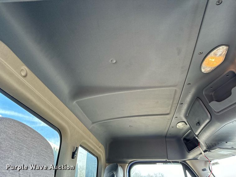 image for item NU9336 2015 Freightliner Cascadia Evolution 113 semi truck