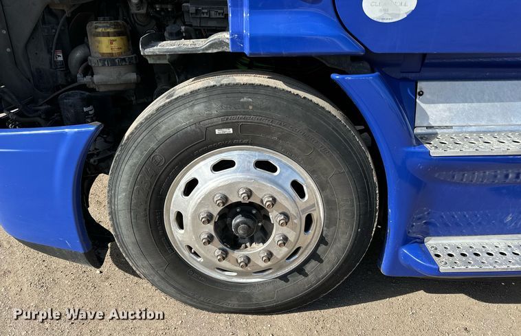 image for item NU9336 2015 Freightliner Cascadia Evolution 113 semi truck