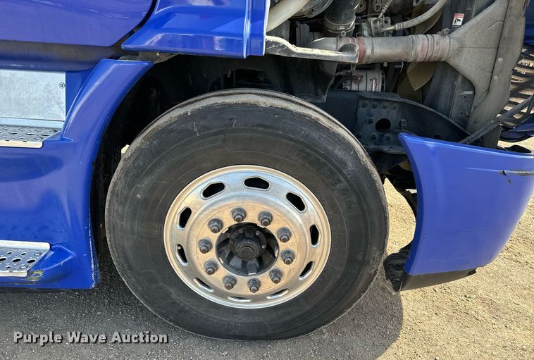 image for item NU9336 2015 Freightliner Cascadia Evolution 113 semi truck