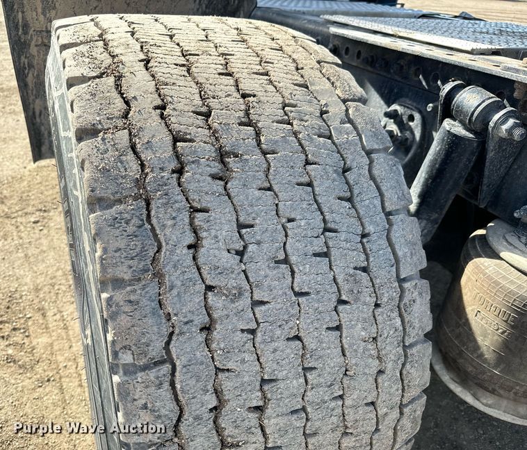 image for item NU9336 2015 Freightliner Cascadia Evolution 113 semi truck