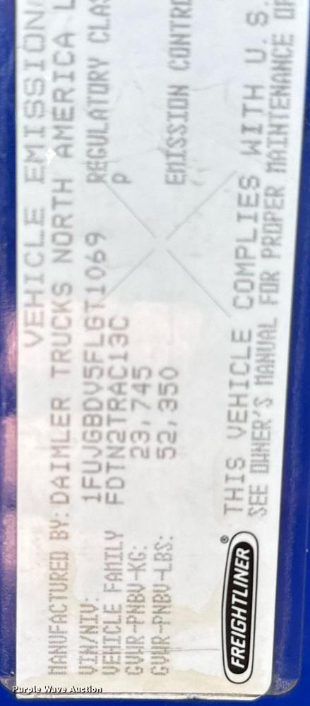 image for item NU9336 2015 Freightliner Cascadia Evolution 113 semi truck