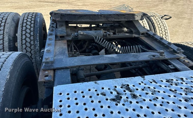 image for item NU9337 2016 Freightliner Cascadia CA125SLP semi truck