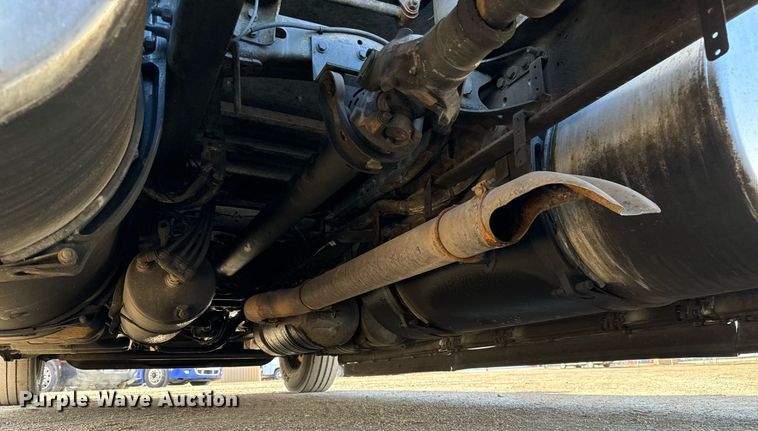 image for item NU9337 2016 Freightliner Cascadia CA125SLP semi truck