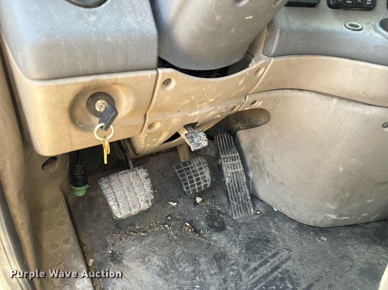 image for item NU9337 2016 Freightliner Cascadia CA125SLP semi truck