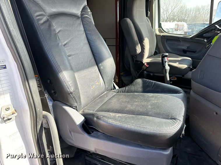 image for item NU9337 2016 Freightliner Cascadia CA125SLP semi truck