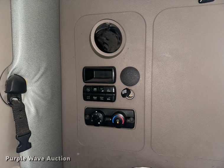 image for item NU9337 2016 Freightliner Cascadia CA125SLP semi truck