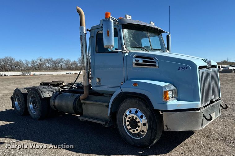 image for item NU9421 2019 Western Star 4700 SB semi truck