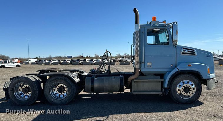 image for item NU9421 2019 Western Star 4700 SB semi truck