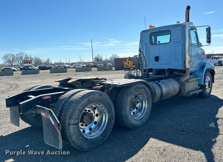 image for item NU9421 2019 Western Star 4700 SB semi truck