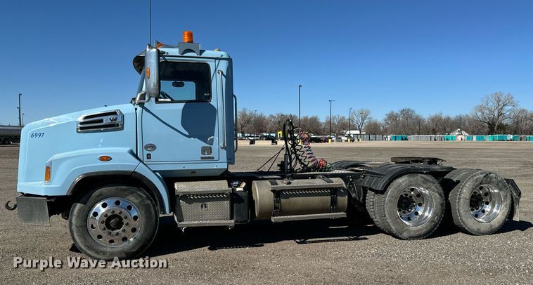 image for item NU9421 2019 Western Star 4700 SB semi truck