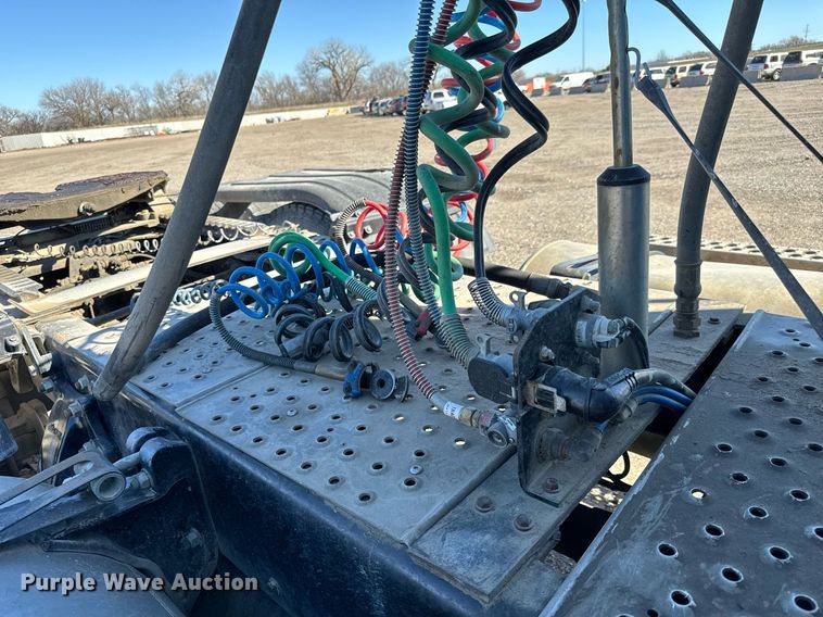 image for item NU9421 2019 Western Star 4700 SB semi truck