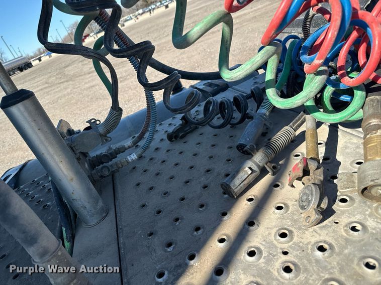 image for item NU9421 2019 Western Star 4700 SB semi truck