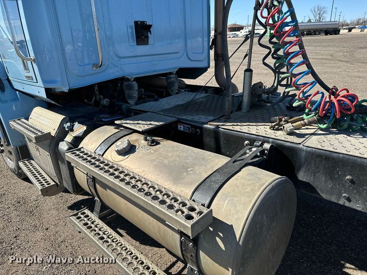 image for item NU9421 2019 Western Star 4700 SB semi truck