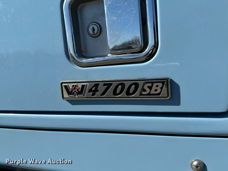 image for item NU9421 2019 Western Star 4700 SB semi truck