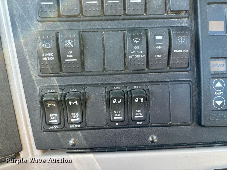 image for item NU9421 2019 Western Star 4700 SB semi truck