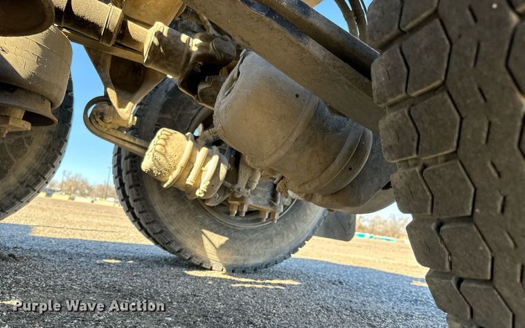 image for item NU9421 2019 Western Star 4700 SB semi truck