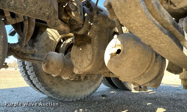 image for item NU9421 2019 Western Star 4700 SB semi truck