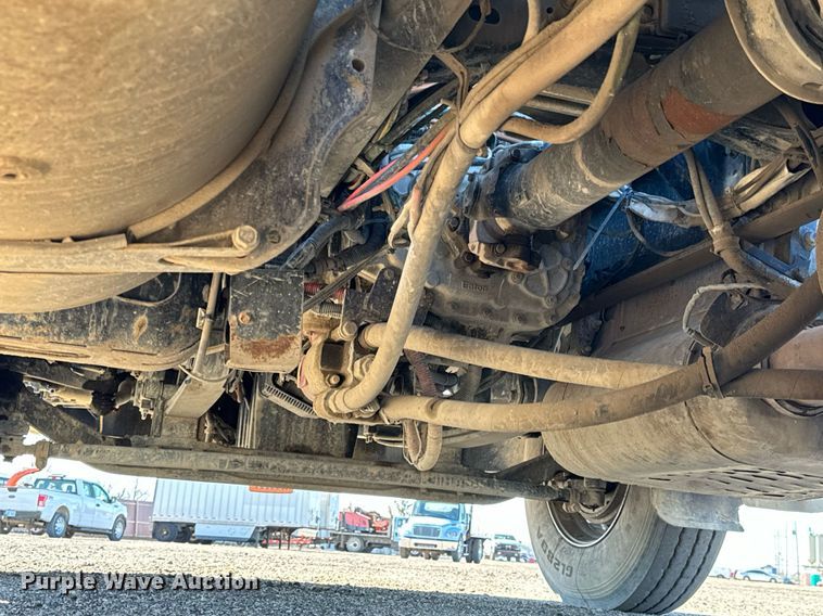 image for item NU9421 2019 Western Star 4700 SB semi truck