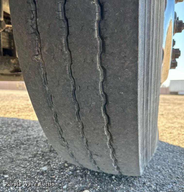 image for item NU9421 2019 Western Star 4700 SB semi truck