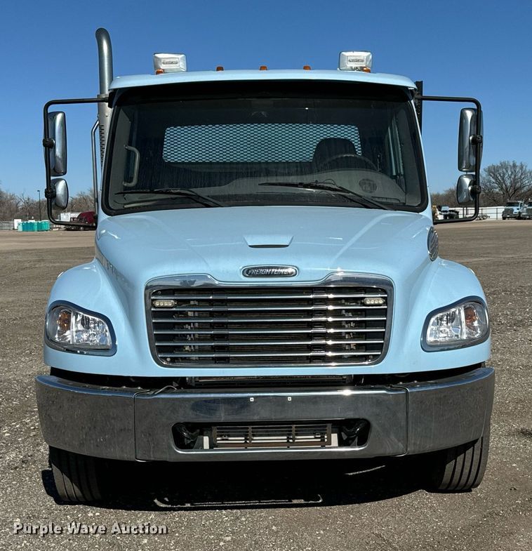 image for item NU9422 2014 Freightliner M106 flatbed truck