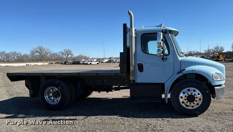 image for item NU9422 2014 Freightliner M106 flatbed truck