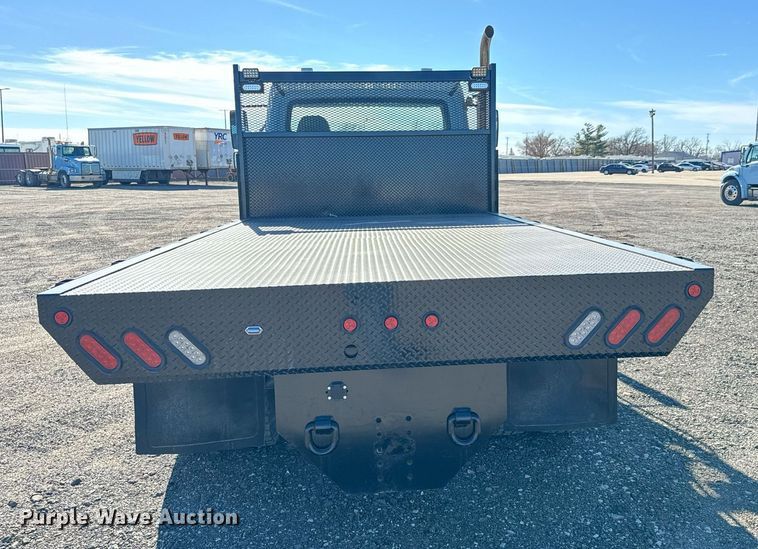 image for item NU9422 2014 Freightliner M106 flatbed truck