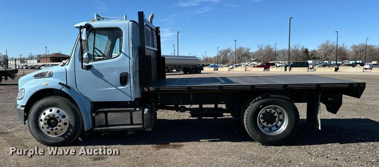 image for item NU9422 2014 Freightliner M106 flatbed truck