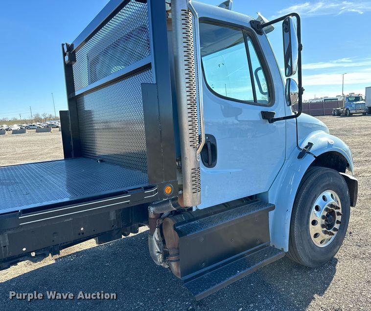 image for item NU9422 2014 Freightliner M106 flatbed truck