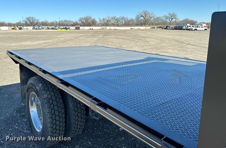 image for item NU9422 2014 Freightliner M106 flatbed truck