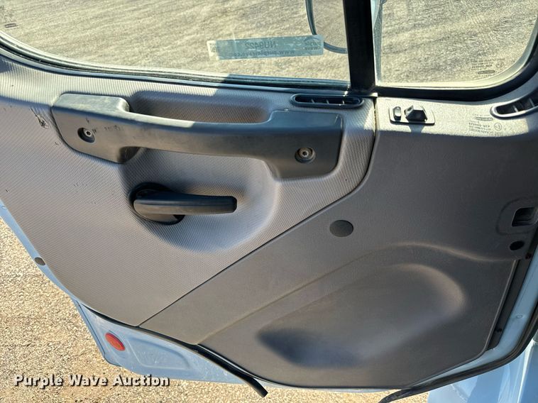 image for item NU9422 2014 Freightliner M106 flatbed truck