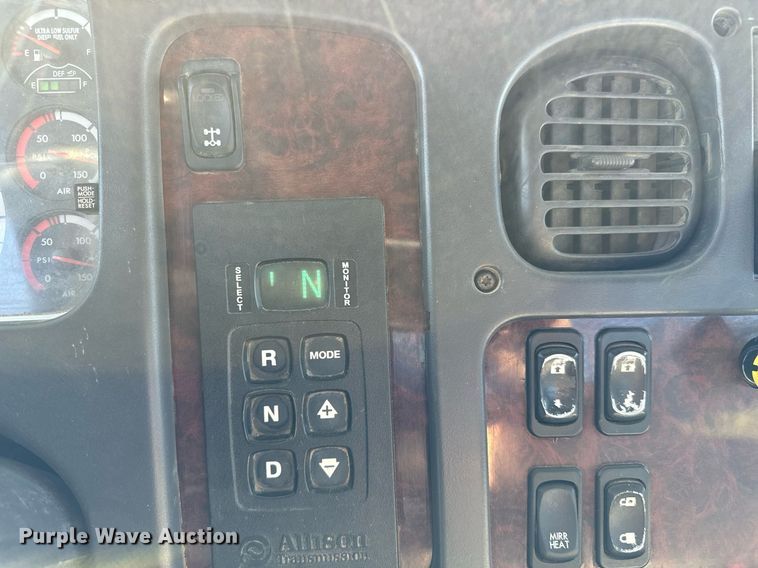 image for item NU9422 2014 Freightliner M106 flatbed truck