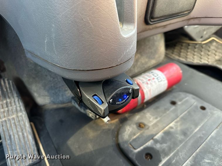 image for item NU9422 2014 Freightliner M106 flatbed truck