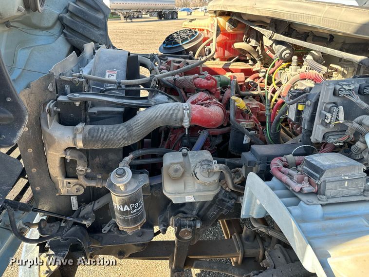 image for item NU9422 2014 Freightliner M106 flatbed truck