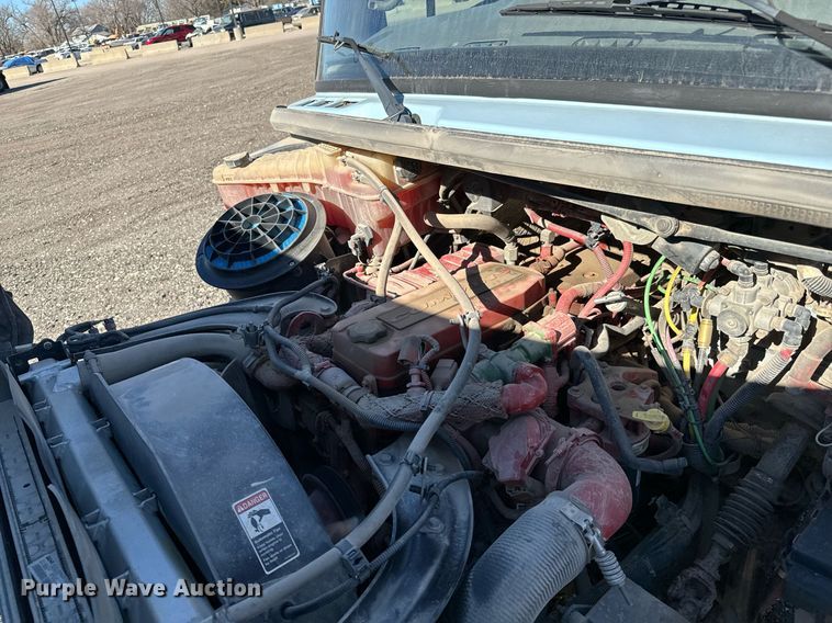 image for item NU9422 2014 Freightliner M106 flatbed truck